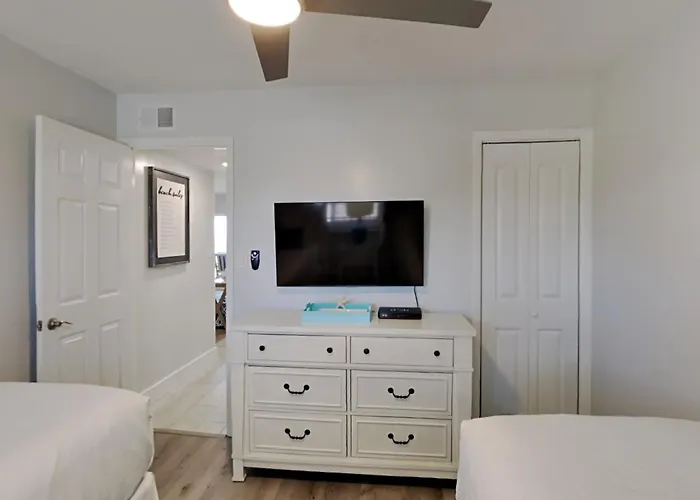 Apartment Driftwood Towers #1f - Palm View *
